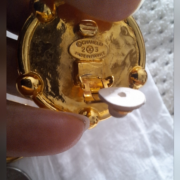 CHANEL EARRINGS - Picture 3 of 6